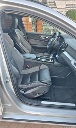 Volvo V60 cena 129900 przebieg: 80120, rok produkcji 2020 z Jędrzejów małe 301